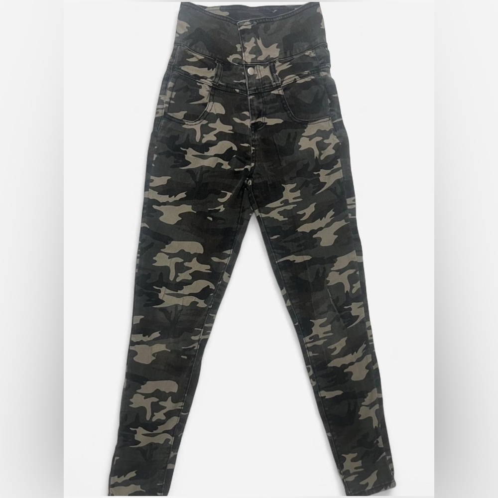 🔰 Almost Famous Camo Pants/Belt~Women’s 3~High-Rise~Skinny Fit~Fold Down Waist
